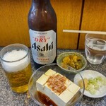 Heiwaken - 冷奴 200円﻿、瓶ビール(大瓶) 600円