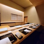鮨 おおが - カウンター８席なので予約困難