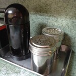 ラーメン二郎 - カエシ、一味、BP