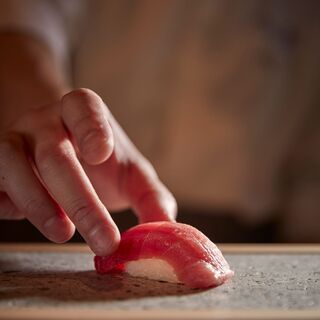 A collaboration of fresh fish from Toyosu Market and techniques selected by the chef.