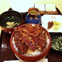 ひつまぶし名古屋備長 グランフロント大阪店 - 特上ひつまぶし 鰻1.5尾使用(6,380円)
                    ご飯大盛り+165円
                    吸物を肝吸いに変更 +165円