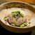 東山 吉寿 - ①胡麻豆腐〜茶巾で絞った出来立ての胡麻豆腐のお饅頭に枝豆をのせたもの。胡麻豆腐の香りが口一杯に広がり、シンプルながら食材の香りと甘味が際立つ。