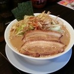 北井てっぺい - たしか赤だったような。野菜がのっています。