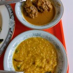 Shi-Giri Kafe Resutoran Ando Ba- - 野菜カレー（豆）、肉カレー（チキン）