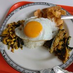 Shi-Giri Kafe Resutoran Ando Ba- - 白米、野菜カレー（カシューナッツ・空心菜／茄子・蔓紫）、パパダム