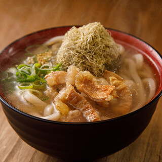 《自家製》やみつきになるかすうどん