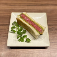 焼肉うしごろ 銀座店 - 牛ヒレカツサンド 青唐辛子バターソース