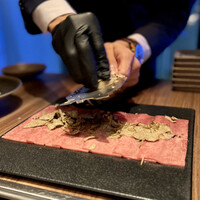 焼肉うしごろ 銀座店 - 秋トリュフと極上タンの包み焼き