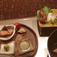 神宮前もくち - お刺身盛り合わせは一品ずつ提供。全部うまし。東京に来て今のところ一番間違いなし。