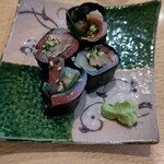 奴寿し - 〆鯖といぶりがっこの巻物