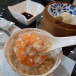 趙の飲茶 888 - お粥に、海老２尾入り。