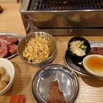 Yakiniku Horumon To Kokusan Remon Sawa- Niku No Kasei - 