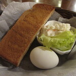 べら珈琲 - トーストとゆで卵は無料(ミニポテトサラダ100円)