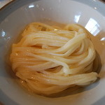 中村うどん - お出汁を入れる前です。キラキラ輝く麺は見ただけで美味しそうでしょ？