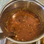 インディヤム - コレはなんだろ？
      ひと口もらったら、ナッツのようなカホリが強いピリ辛なグレービー。謎が深まる中央インド料理。