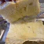 インディヤム - バターで表面と中を軽く焼いてるかな？