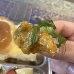 インディヤム - オレはこーんな感じでチギりながらムンバイパンにディップして喰らいます