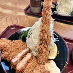 とんまる - エビフライ立たせてみた(๑˃̵ᴗ˂̵)