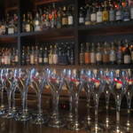 バー カヴァロ - 店内カウンター