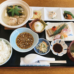 Shinmei En - 主菜是鸡肉火锅