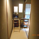 料亭 冨茂登 - 部屋の入り口から中が直視できない構造