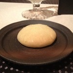 ★7.5　定番のシチリア産の塩とオリーブオイルの焼き立てのパン