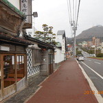 料亭 冨茂登 - 千秋庵総本店のお隣なんですね