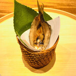 温石 - 鮎煎餅: 油っぽさが全くないのに　パリッパリで記憶に残る美味しさ‼︎