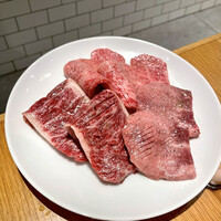 ビーフキッチン 渋谷店 - ⑤上タン  ⑥特選ハラミ ⑦リブ芯（島原産）