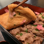 きつね - きつねの下にはお肉！その下は酢飯が‼︎