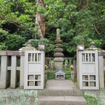 Okukamakura Orize - 源頼朝の墓