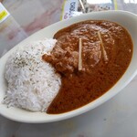 183782255 - マトンカレーライス750円(税込)３辛注文。
                                  マトンはこれでもかって位ゴロゴロ入っていてサービス満点♪ルーの体積よりマトンの方が多いかも。
                                  肉を食らいたい時はマトンで決まりですね！