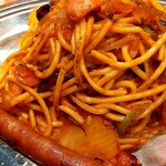 スパゲッティーのパンチョ 大阪なんば店 - メガ盛りナポリタン野菜増しソーセージトッピング。