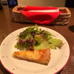 サラダとキッシュ