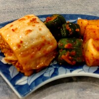 焼肉 拍手喝采 - キムチ３種盛（白菜キムチ、カクテキ、オイキムチ）