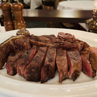 AKARENGA STEAK HOUSE - 最高級プライムビーフのTボーンステーキ900g •*¨*•.¸¸☆*･圧巻です！