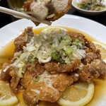 丸昭中華料理店 - 油淋鶏(アップ)