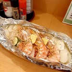 くいものや呂久 - 海老と野菜のホイル焼き 880円