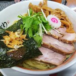 中華そば 半ざわ - 麺のアップ、麺量は３００㌘はありそうでした。