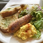 オプティマス カフェ - Have a good day Plate：トースト、自家製ヴィーガン・ソーセージ、豆腐のスクランブル、グリーン・サラダ