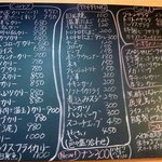 いずみバーグ - 壁には大きな手書きのメニューボードもありました。