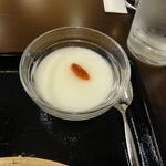 ミニ杏仁豆腐