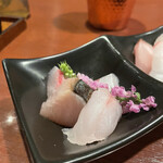 酒肴場 屯 - 海鮮丼¥500のお刺身1