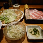 黒豚しゃぶしゃぶ 島津 - 黒豚ロース肉しゃぶしゃぶ定食(肉1.5倍)