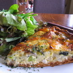 fika. - 鶏ひき肉と野菜のキッシュ