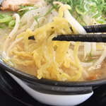 豚人なかまる - ちぢれ麺です