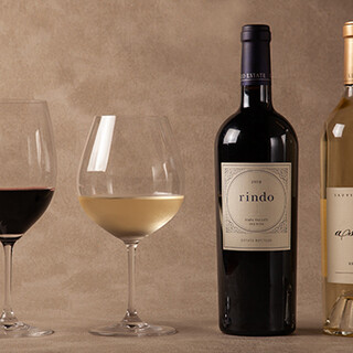 A rich lineup of carefully selected wines by sommeliers