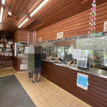 定義とうふ店 - 店内はほぼ製造スペースとオーダー精算のみ