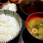天ぷらとワイン 大塩 - ご飯不味い、不味すぎます…。定食のご飯が不味いのは厳しい…。お味噌汁もなんだか…。