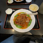 MAX味仙 - 日替りメニュー　台湾ラーメン+半炒飯 ¥800